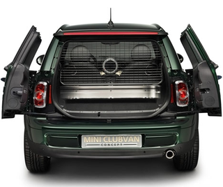 Illustration for article titled This Is Why Some Cars Have Secret Taillights Inside Their Trunks